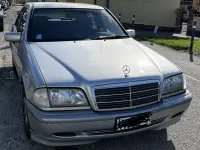 Begagnad Mercedes 200 1999 Grå Sedan