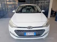 Usata Hyundai i20 Comfort 75 CV (55 kW) 2015 Bianco Berlina