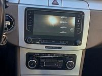 Usata VW Passat 140 CV (102 kW) 2010 Grigio Utilitaria