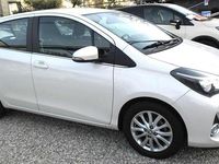 Usata Toyota Yaris Lounge 90 CV (66 kW) 2015 Bianco Berlina