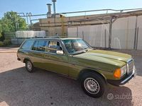 Usado Mercedes 240 72 CV (52 kW) 1982 Verde Familiar