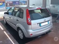 Usata Ford Fiesta 68 CV (50 kW) 2006 Grigio Utilitaria
