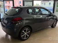 Usata Peugeot 208 Allure 75 CV (55 kW) 2017 Grigio Utilitaria