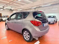 Usado Opel Meriva 120 CV (88 kW) 2012 Gris Monovolumen
