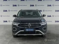 Usata VW T-Roc Life 150 CV (110 kW) 2025 Deep black SUV