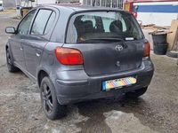 Usata Toyota Yaris 65 CV (47 kW) 2004 Grigio Utilitaria