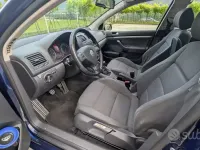 Usata VW Golf IV Sportline 140 CV (102 kW) 2005 Blu Berlina