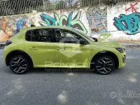Usata Peugeot 208 GT 101 CV (74 kW) 2024 Verde Utilitaria