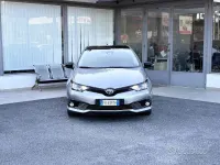 Usata Toyota Auris Hybrid 99 CV (72 kW) 2018 Grigio Berlina