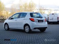 Usata Toyota Yaris Cool 69 CV (50 kW) 2015 Bianco Utilitaria