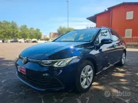 Usata VW Golf VIII Life 116 CV (85 kW) 2022 Blu Station wagon