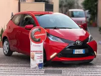 Usata Toyota Aygo Cool 69 CV (50 kW) 2015 Rosso Utilitaria