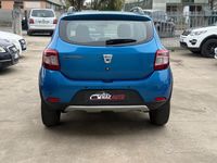 Usata Dacia Sandero Prestige 90 CV (66 kW) 2014 Blu Berlina