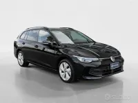 Usata VW Golf VIII Life 150 CV (110 kW) 2024 Grenadill black metallizzato Station wagon