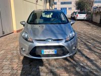 Usata Ford Fiesta 68 CV (50 kW) 2009 Grigio Berlina