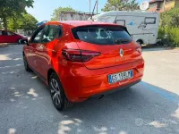 Usata Renault Clio V Equilibre 65 CV (47 kW) 2023 Arancione Berlina