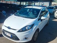 Usata Ford Fiesta Titanium 96 CV (70 kW) 2012 Bianco Utilitaria