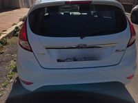 Usata Ford Fiesta 100 CV (73 kW) 2014 Bianco Berlina