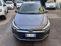 Usata Hyundai i20 Comfort 75 CV (55 kW) 2015 Grigio Utilitaria