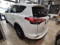 Usata Toyota RAV4 Lounge 143 CV (105 kW) 2017 Bianco SUV