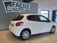 Usata Peugeot 208 Active 102 CV (75 kW) 2018 Bianco Utilitaria