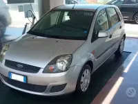 Usata Ford Fiesta 68 CV (50 kW) 2006 Grigio Utilitaria