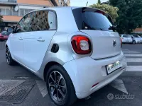 Usata Smart ForFour 71 CV (52 kW) 2018 Bianco Utilitaria