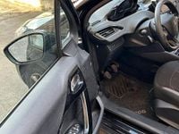 Usata Peugeot 208 68 CV (50 kW) 2014 Nero Utilitaria