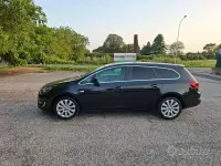 Usata Opel Astra 110 CV (80 kW) 2015 Nero Station wagon