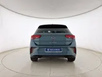 Usata VW T-Roc R-line 110 CV (80 kW) 2023 Petroleum blue metallizzato nero SUV