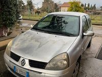Usata Renault Clio II 65 CV (47 kW) 2003 Grigio Berlina