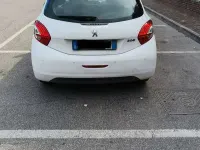 Usata Peugeot 208 Access 82 CV (60 kW) 2013 Bianco Utilitaria