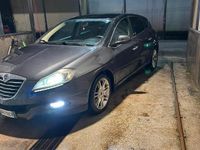 Usata Lancia Delta 120 CV (88 kW) 2008 Marrone Utilitaria