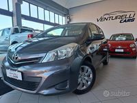 Usata Toyota Yaris Active 69 CV (50 kW) 2013 Grigio Utilitaria