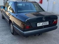 Usata Mercedes E250 126 CV (92 kW) 1992 Nero Berlina