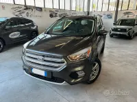 Usata Ford Kuga Titanium 120 CV (88 kW) 2017 Grigio SUV