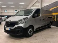 Usata Renault Trafic 101 CV (74 kW) 2018 Argento Monovolume
