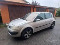 Usata Renault Mégane II 98 CV (72 kW) 2005 Grigio Berlina