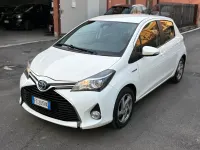 Usata Toyota Yaris Hybrid Active 73 CV (53 kW) 2016 Bianco Berlina