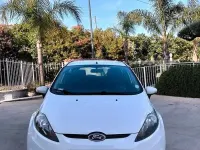 Usata Ford Fiesta 60 CV (44 kW) 2012 Bianco Berlina
