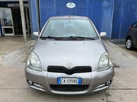 Usado Toyota Yaris Sport 106 CV (77 kW) 2002 Gris Berlina