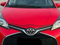 Usata Toyota Yaris 90 CV (66 kW) 2015 Rosso Utilitaria