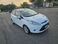 Usata Ford Fiesta 71 CV (52 kW) 2012 Bianco Berlina