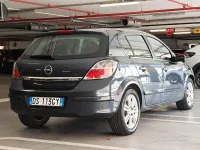 Usata Opel Astra 120 CV (88 kW) 2008 Grigio Berlina