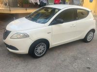 Usata Lancia Ypsilon 69 CV (50 kW) 2015 Bianco Utilitaria