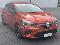 Usata Renault Clio V Techno 91 CV (66 kW) 2023 Arancione Utilitaria