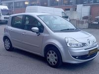 Usata Renault Modus 75 CV (55 kW) 2012 Argento Monovolume