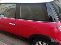 Begagnad Mini ONE 90 HK (66 kW) 2002 Röd Halvkombi