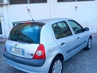 Usata Renault Clio II 58 CV (42 kW) 2004 Grigio Berlina