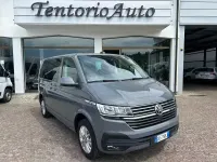 Usata VW Caravelle 150 CV (110 kW) 2023 Grigio scuro metallizzato Furgone